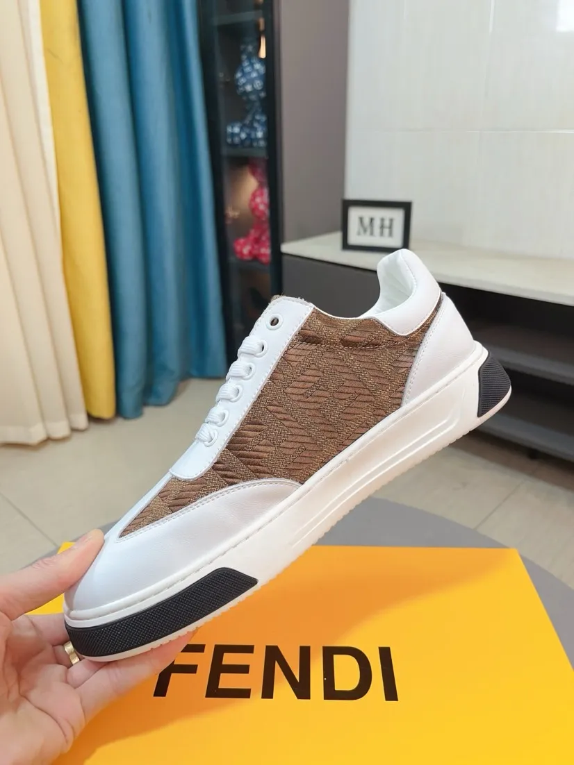 Men's Men's Shoes💰420🌹🌹[fendi] Fendi's classic and comfortable men's, this complex sneaker is made of soft calfskin➕genuine leather lining➕original ultra-light rubber material with rough outsole. This unique and light style is suitable for the casual and refined sensibility of this season. It is comfortable and natural on the feet. It is an everyday style for casual travel in autumn and winter! 38/44